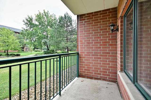 865 E 22nd. Street 102, Lombard, IL 60148