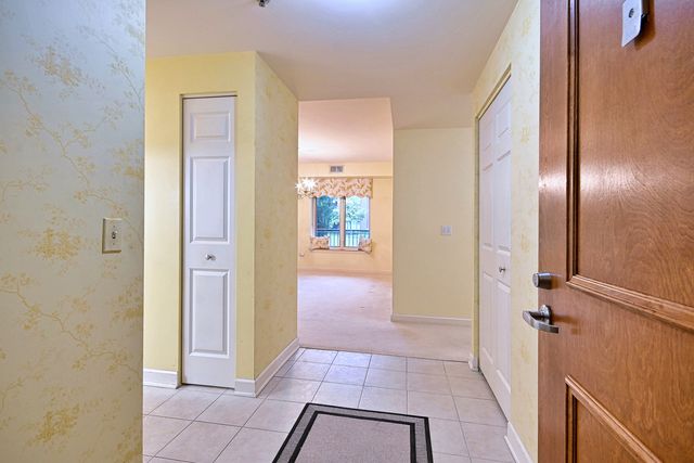 865 E 22nd. Street 102, Lombard, IL 60148