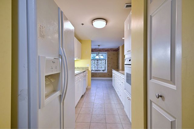 865 E 22nd. Street 102, Lombard, IL 60148