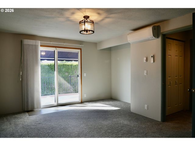 4005 S F St, Springfield, OR 97478