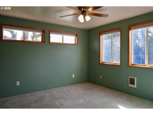 4005 S F St, Springfield, OR 97478