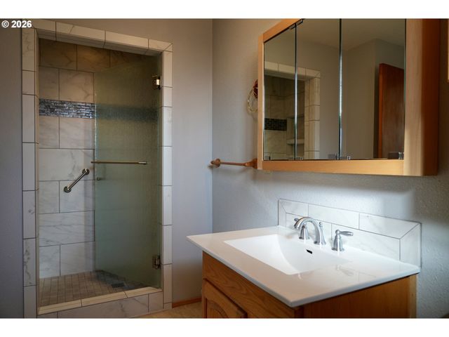 4005 S F St, Springfield, OR 97478