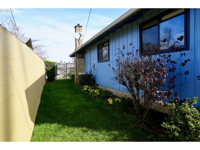 4005 S F St, Springfield, OR 97478