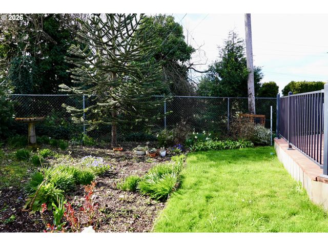 4005 S F St, Springfield, OR 97478