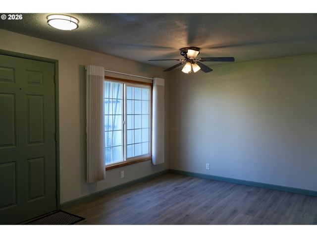 4005 S F St, Springfield, OR 97478