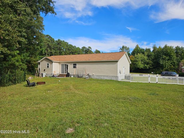 605 Fallow Court, Sneads Ferry, NC 28460