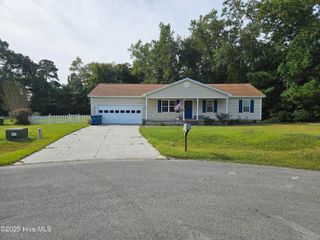 605 Fallow Court, Sneads Ferry, NC 28460