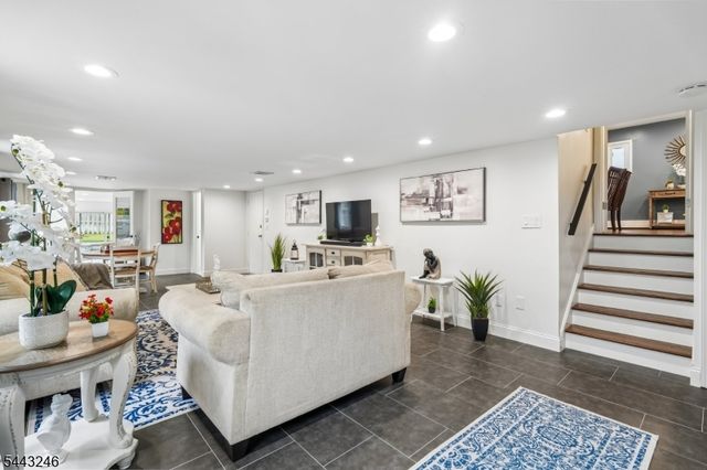 1 Archbridge Ln, Springfield Twp., NJ 07081