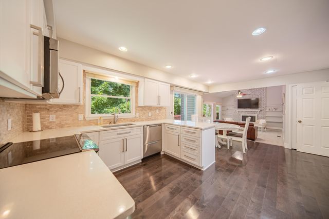 3085 N Foxridge Court, Ann Arbor, MI 48105