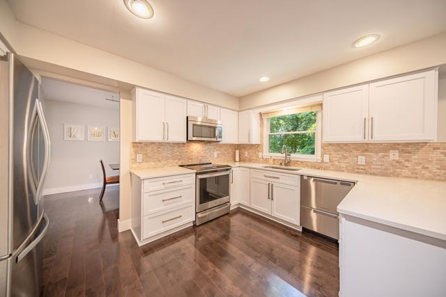 3085 N Foxridge Court, Ann Arbor, MI 48105