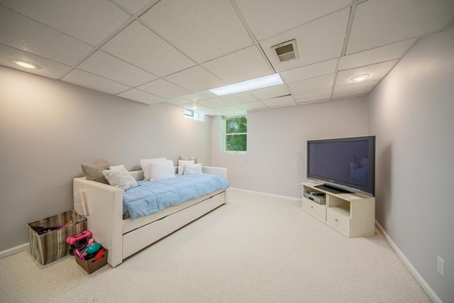 3085 N Foxridge Court, Ann Arbor, MI 48105