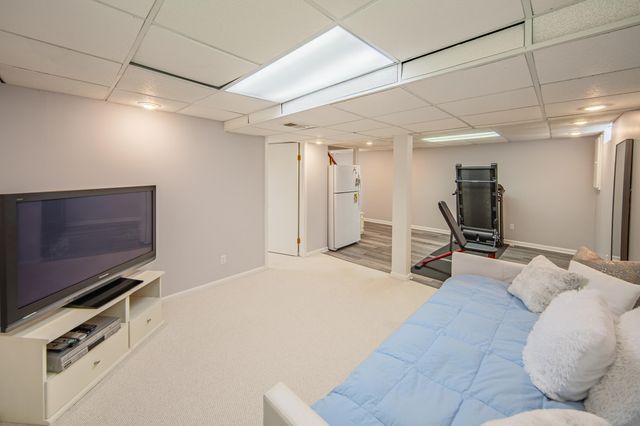 3085 N Foxridge Court, Ann Arbor, MI 48105