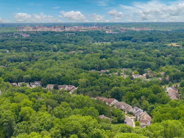 3085 N Foxridge Court, Ann Arbor, MI 48105