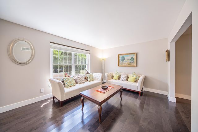 3085 N Foxridge Court, Ann Arbor, MI 48105