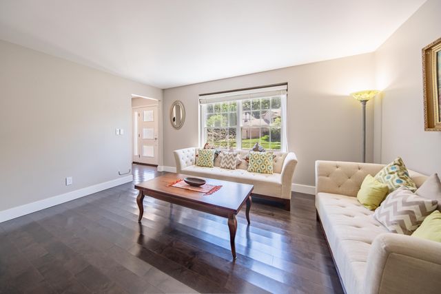 3085 N Foxridge Court, Ann Arbor, MI 48105