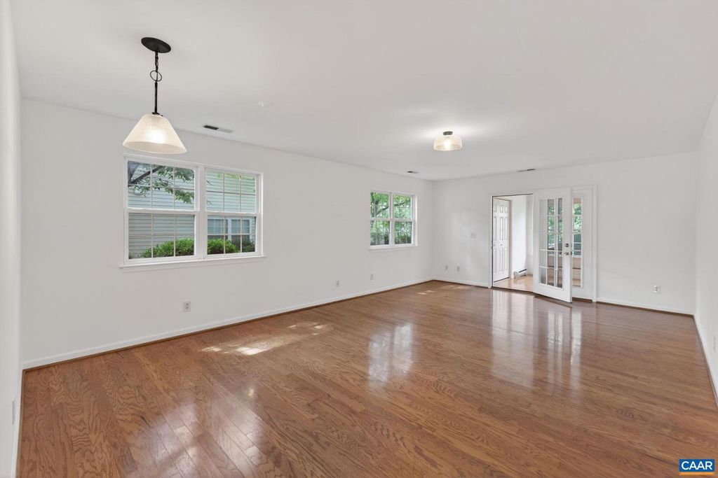 Image 10 of property listing at 1242 GAZEBO CT, Charlottesville, VA 22901