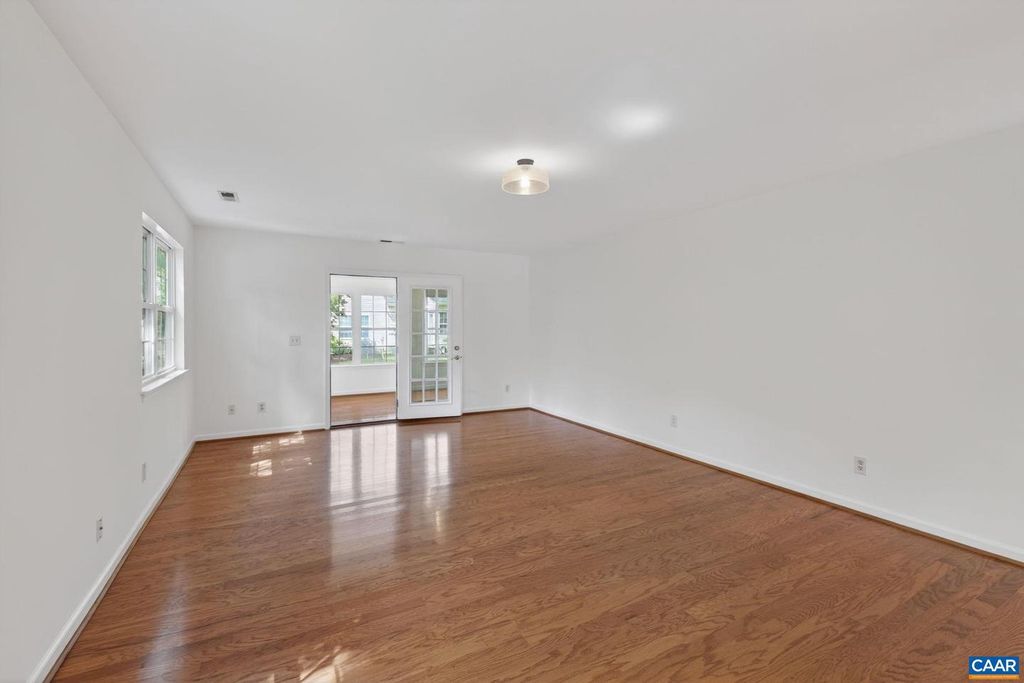 Image 11 of property listing at 1242 GAZEBO CT, Charlottesville, VA 22901