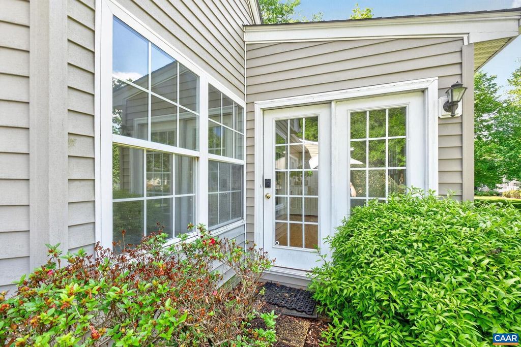 Image 13 of property listing at 1242 GAZEBO CT, Charlottesville, VA 22901