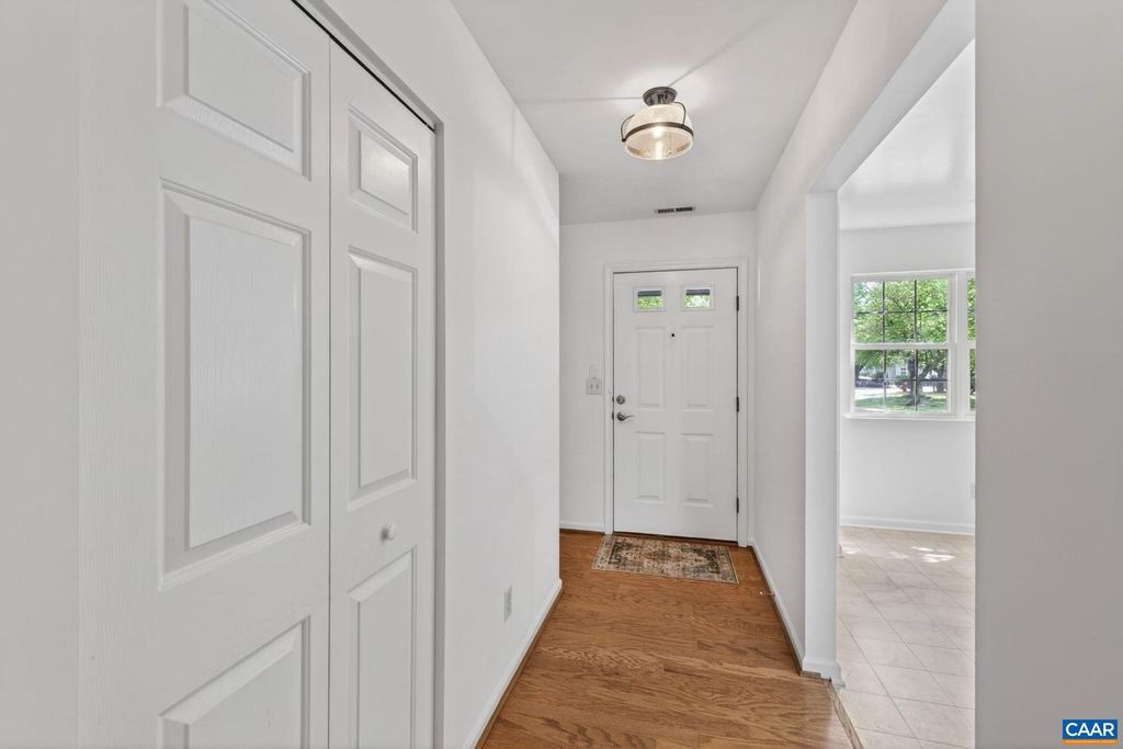 Image 17 of property listing at 1242 GAZEBO CT, Charlottesville, VA 22901