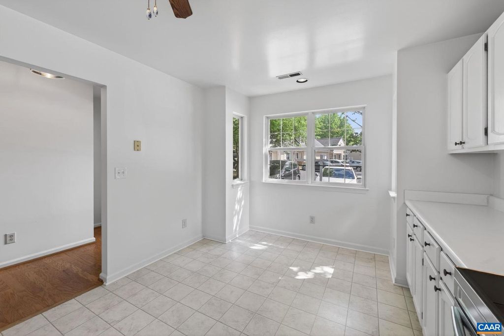 Image 5 of property listing at 1242 GAZEBO CT, Charlottesville, VA 22901