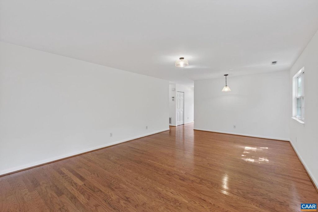 Image 8 of property listing at 1242 GAZEBO CT, Charlottesville, VA 22901
