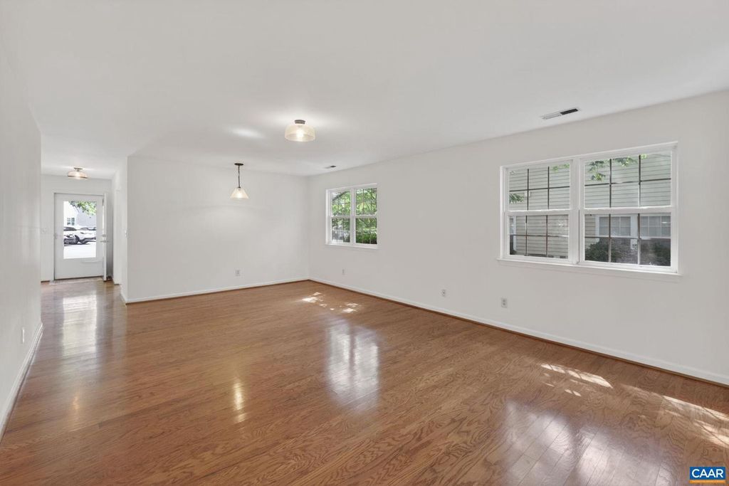 Image 9 of property listing at 1242 GAZEBO CT, Charlottesville, VA 22901
