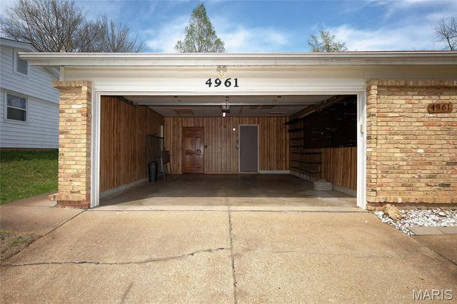 4961 Brookton Way, St Louis, MO 63128