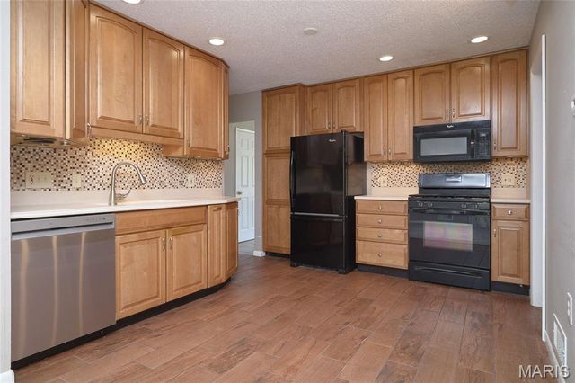 4961 Brookton Way, St Louis, MO 63128