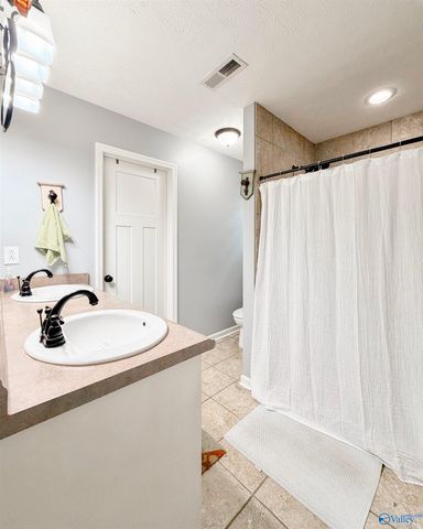 711 Short Street SE, Hartselle, AL 35640