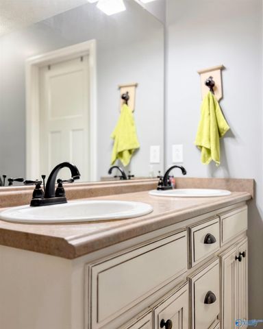 711 Short Street SE, Hartselle, AL 35640