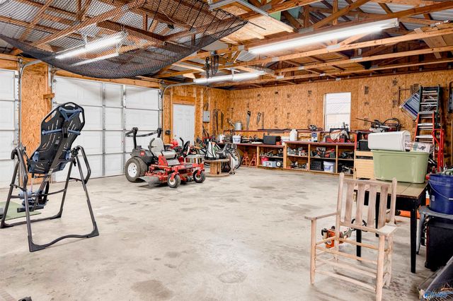 711 Short Street SE, Hartselle, AL 35640