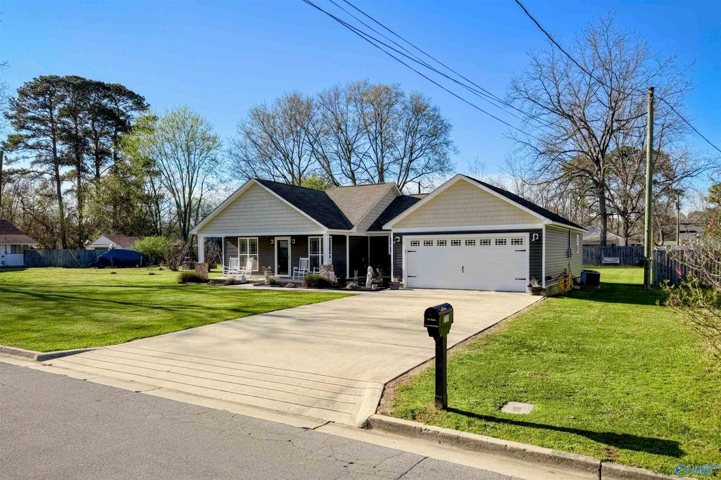 711 Short Street SE, Hartselle, AL 35640