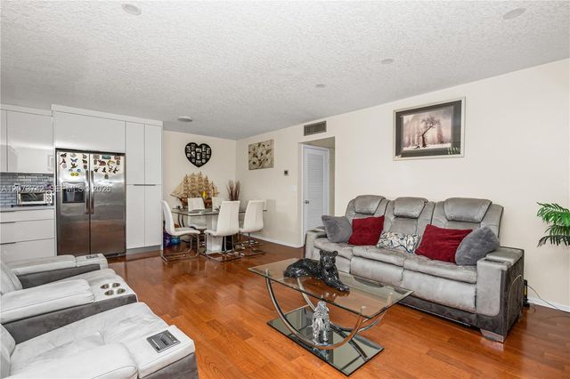 5300 Washington Street E209, Hollywood, FL 33021