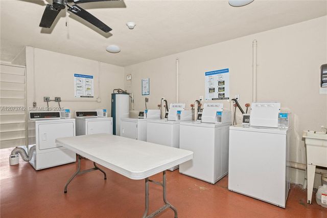 5300 Washington Street E209, Hollywood, FL 33021