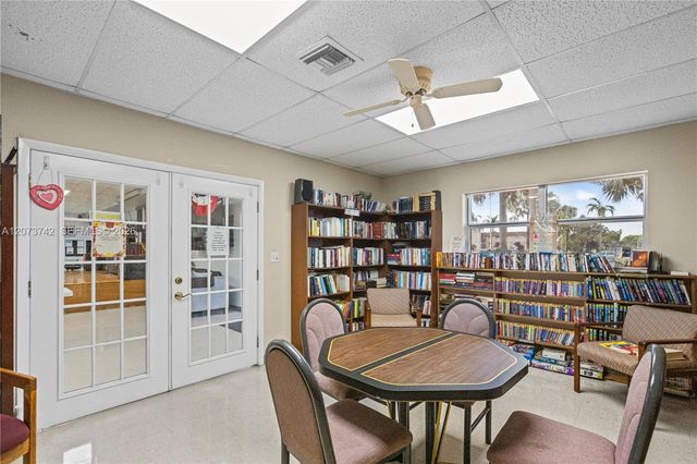5300 Washington Street E209, Hollywood, FL 33021