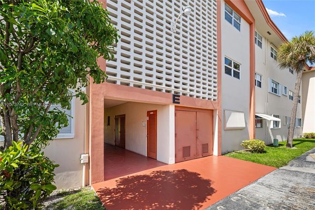 5300 Washington Street E209, Hollywood, FL 33021