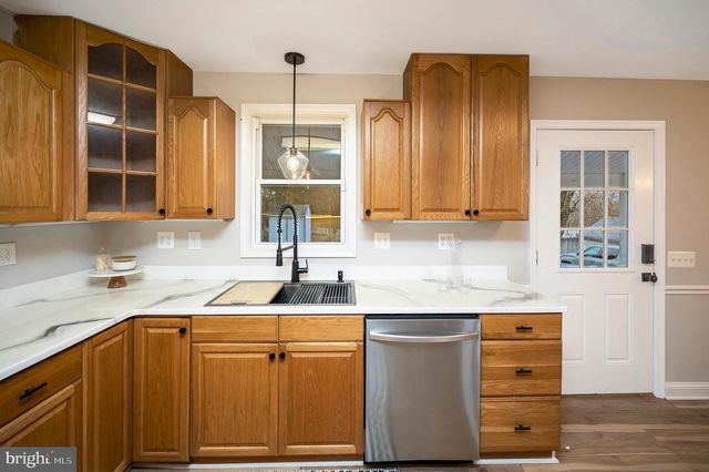 522 WHITE OAK RD, Fredericksburg, VA 22405