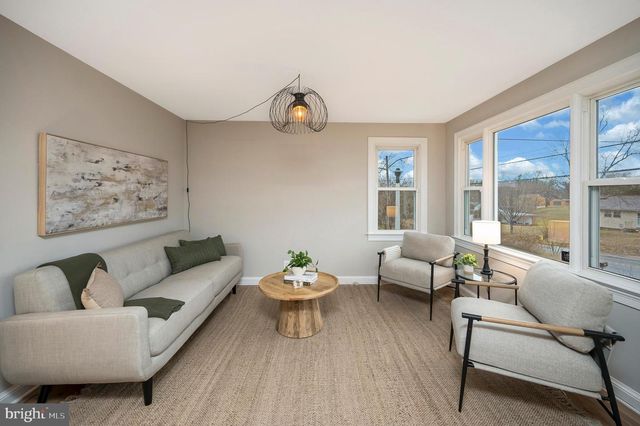 522 WHITE OAK RD, Fredericksburg, VA 22405