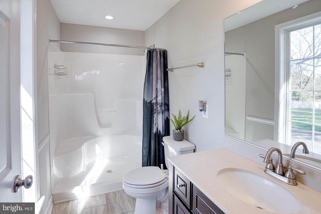 522 WHITE OAK RD, Fredericksburg, VA 22405