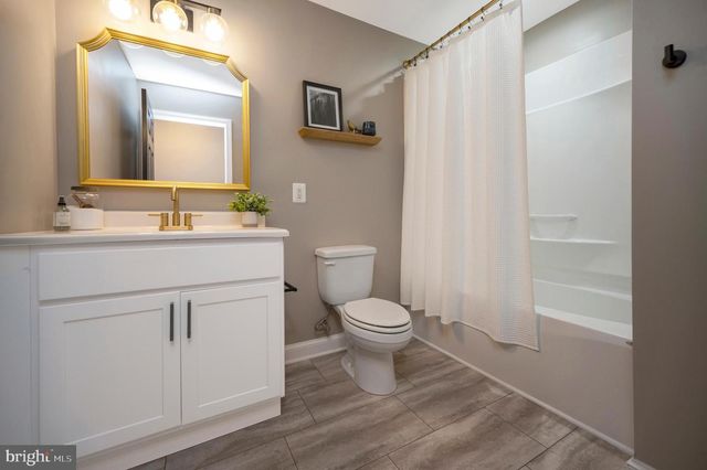 522 WHITE OAK RD, Fredericksburg, VA 22405