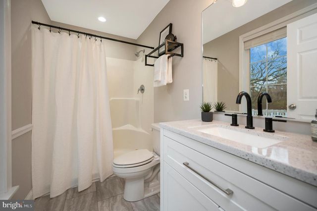 522 WHITE OAK RD, Fredericksburg, VA 22405