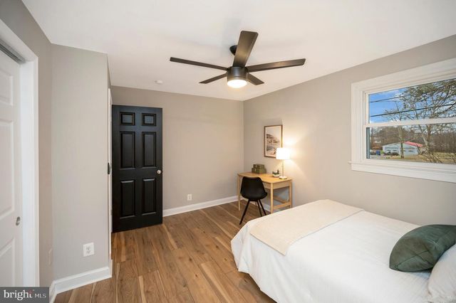 522 WHITE OAK RD, Fredericksburg, VA 22405