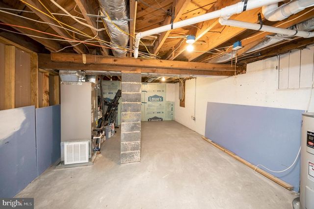 522 WHITE OAK RD, Fredericksburg, VA 22405