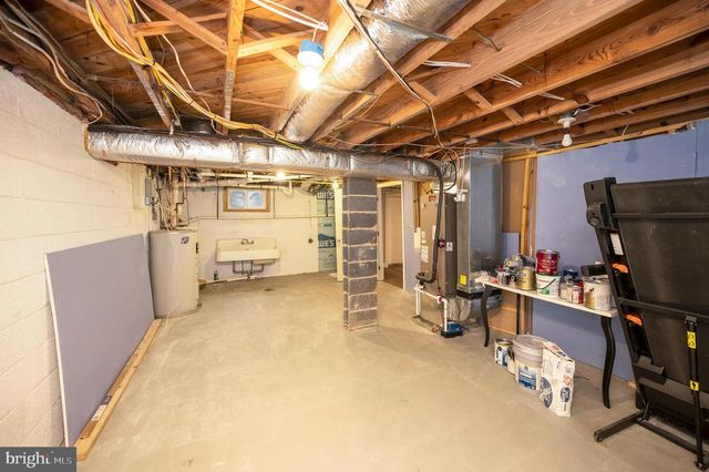 522 WHITE OAK RD, Fredericksburg, VA 22405