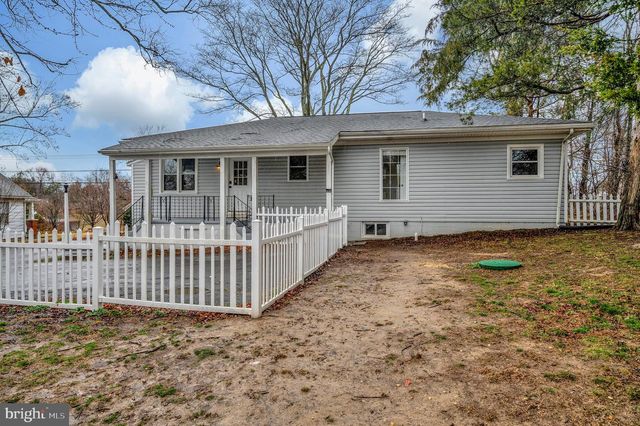 522 WHITE OAK RD, Fredericksburg, VA 22405