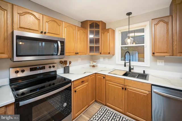 522 WHITE OAK RD, Fredericksburg, VA 22405