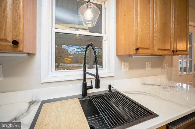 522 WHITE OAK RD, Fredericksburg, VA 22405