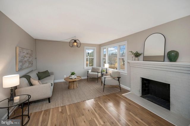 522 WHITE OAK RD, Fredericksburg, VA 22405