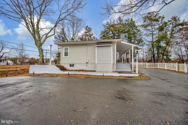 522 WHITE OAK RD, Fredericksburg, VA 22405