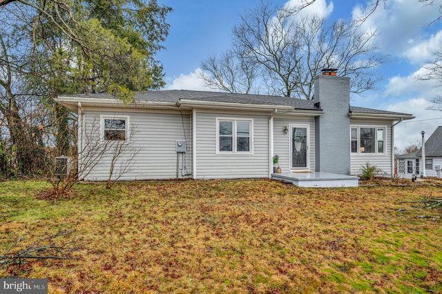 522 WHITE OAK RD, Fredericksburg, VA 22405